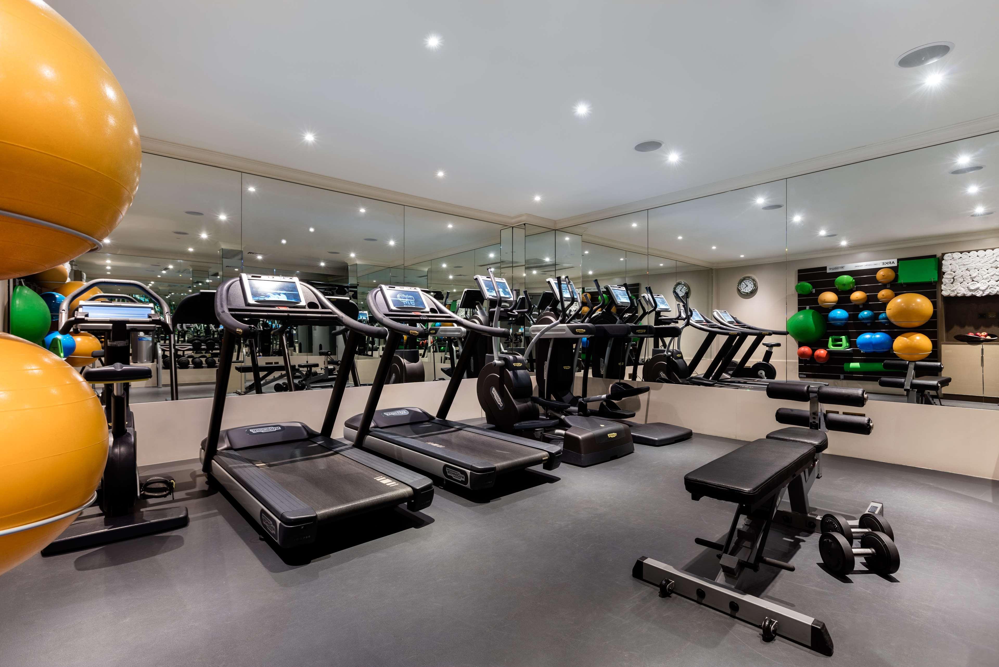 伦敦默瑟街爱德华丽笙酒店 外观 照片 The gym at The Dorchester