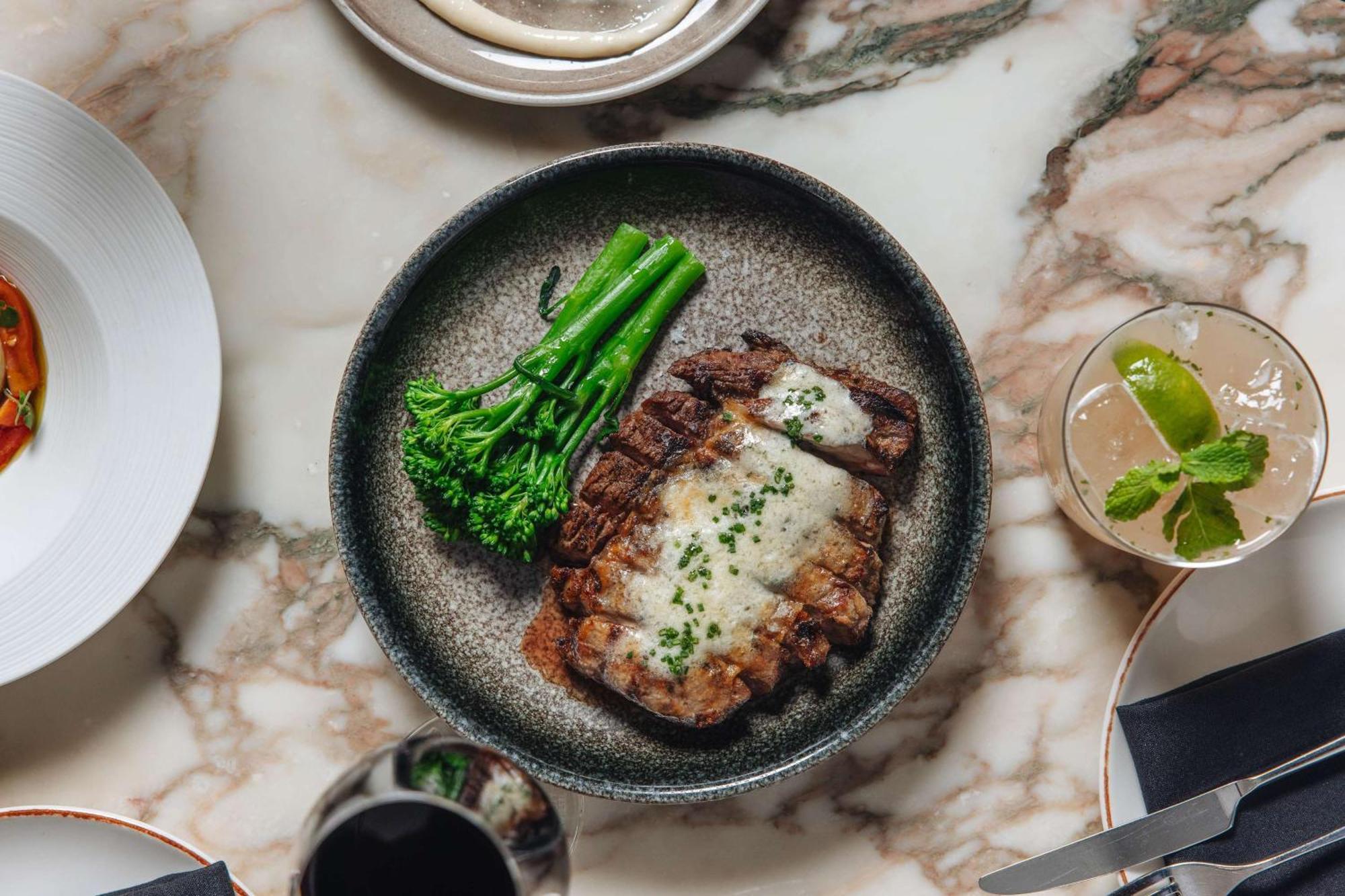 伦敦默瑟街爱德华丽笙酒店 外观 照片 A steak at the restaurant