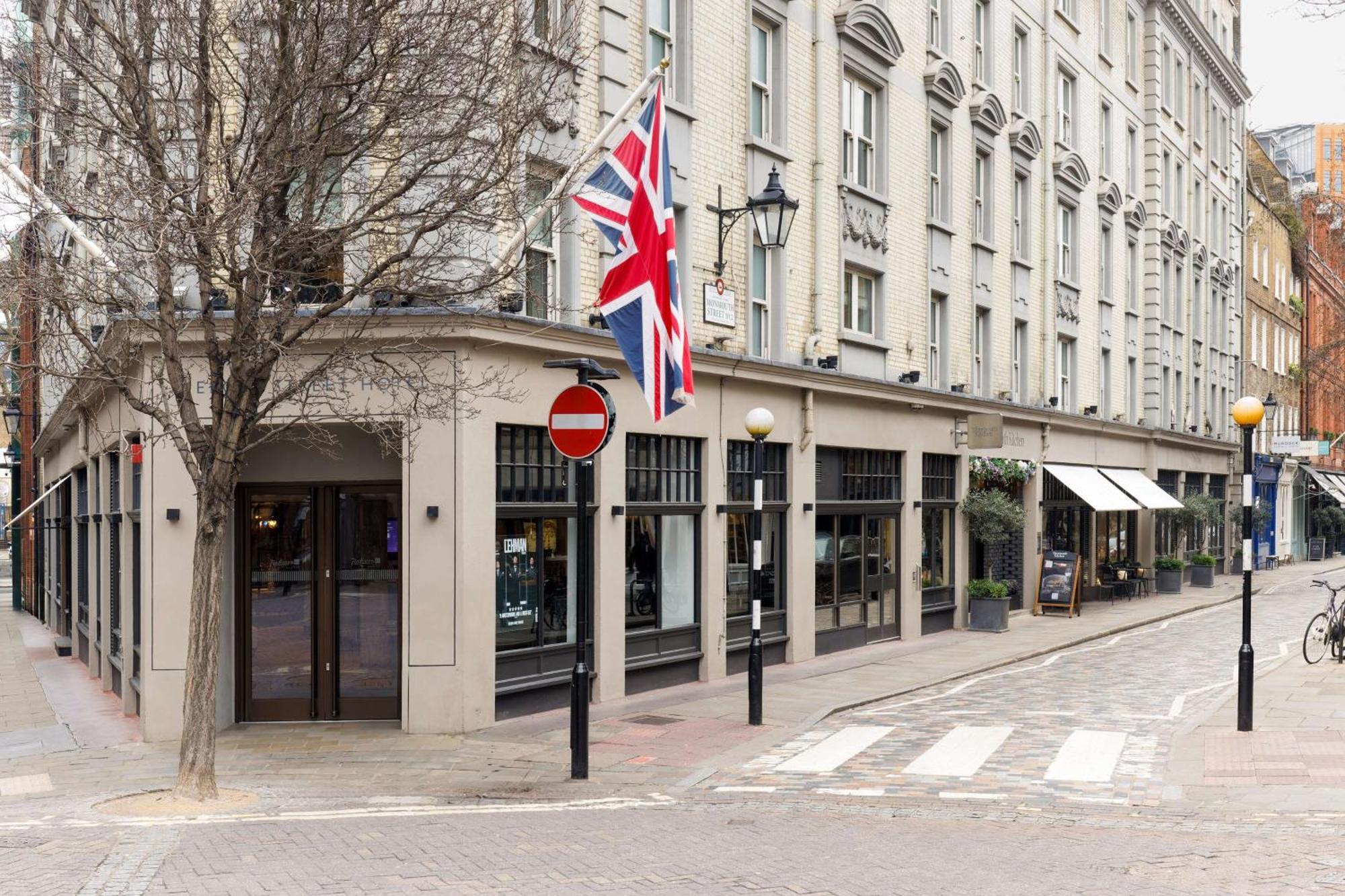 伦敦默瑟街爱德华丽笙酒店 外观 照片 The hotel's entrance on Buckingham Gate